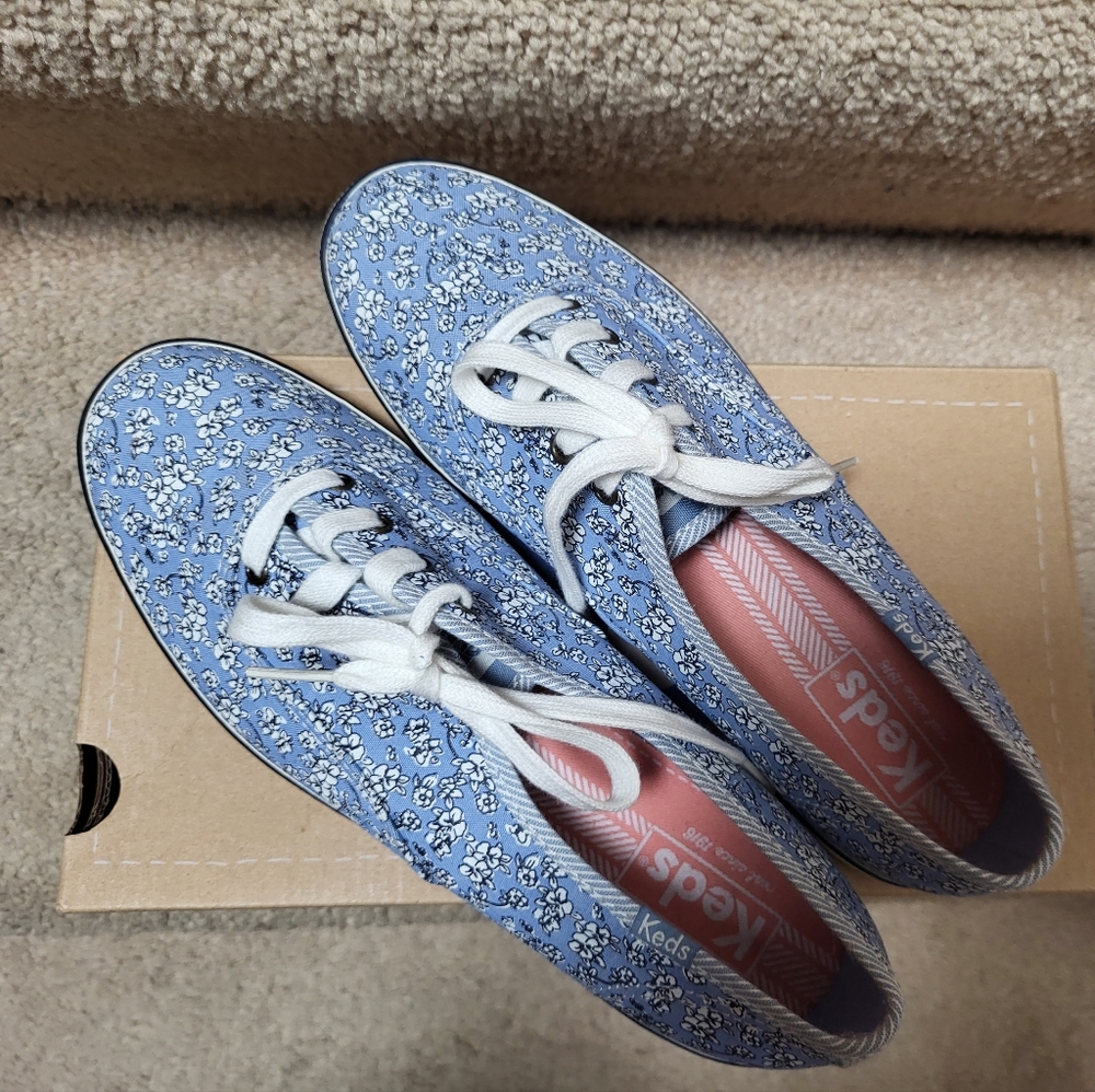 BNIB! Blue Floral Size 8 Keds!